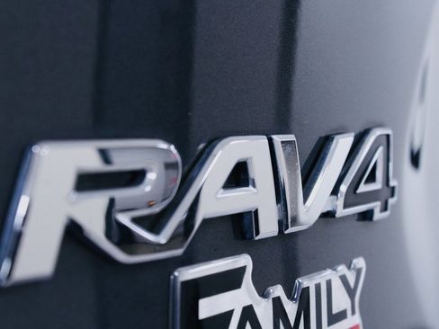 Used 2021 Toyota RAV4 XLE image 4