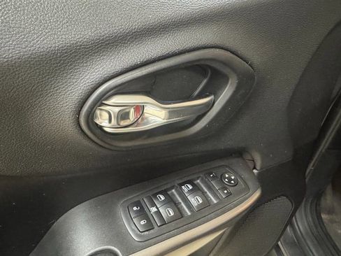 Used 2019 Jeep Cherokee Latitude Plus image 7