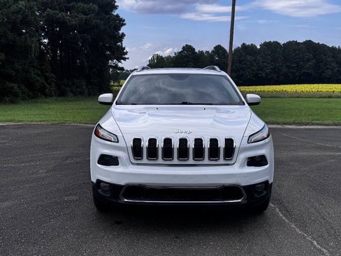 Used 2017 Jeep Cherokee Limited AWD/4WD image 3