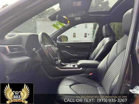 Used 2021 Toyota Highlander XSE image 24