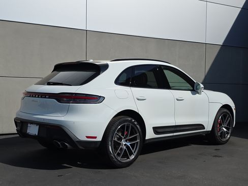 Certified 2023 Porsche Macan S AWD/4WD image 7