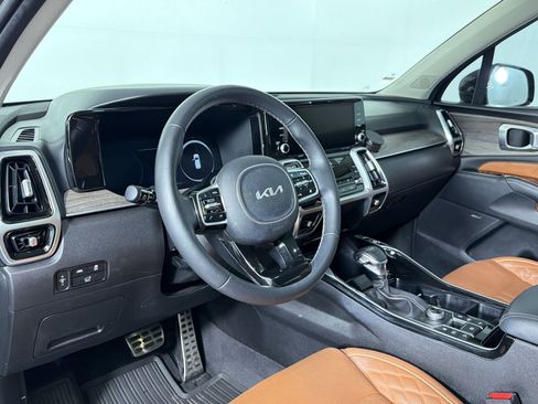 Used 2022 Kia Sorento SX Prestige w/ Rust Color Package AWD/4WD image 4