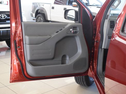 Used 2015 Nissan Frontier Desert Runner RWD image 43