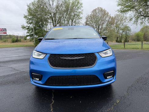 New 2026 Chrysler Pacifica Select image 2