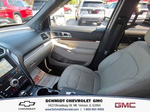 Used 2018 Ford Explorer Limited w/ Equipment Group 301A AWD/4WD image 18