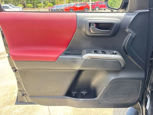 Used 2017 Toyota Tacoma SR5 w/ Tow Package RWD image 15