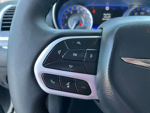 Used 2022 Chrysler 300 Touring image 27