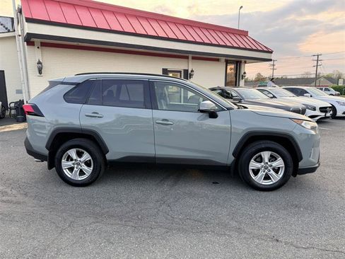 Used 2019 Toyota RAV4 XLE AWD/4WD image 4