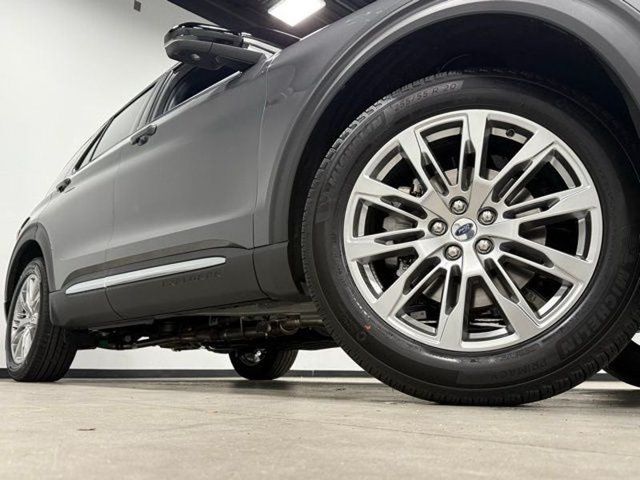 Used 2026 Ford Explorer Platinum RWD image 3