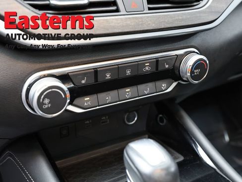 Used 2024 Nissan Altima 2.5 SV w/ SV Premium Package AWD/4WD image 19