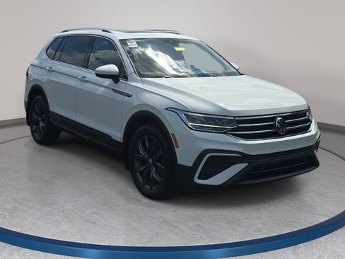 Used 2022 Volkswagen Tiguan SE FWD image 3
