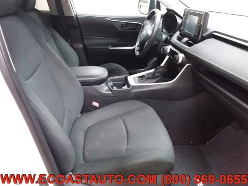 Used 2020 Toyota RAV4 LE image 11