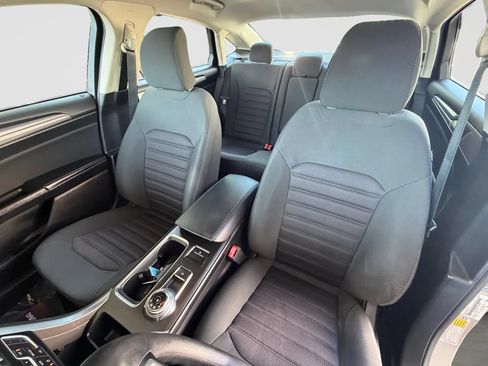 Used 2017 Ford Fusion SE w/ Fusion SE Technology Package FWD image 13