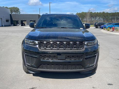 New 2026 Jeep Grand Cherokee Altitude AWD/4WD image 2