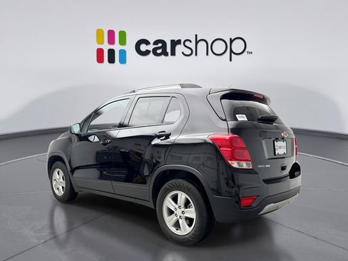 Used 2022 Chevrolet Trax LT w/ LT Convenience Package image 3