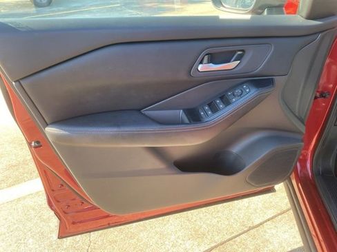 Used 2025 Nissan Rogue SV AWD/4WD image 13