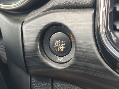 Used 2022 Jeep Grand Cherokee Laredo X image 30