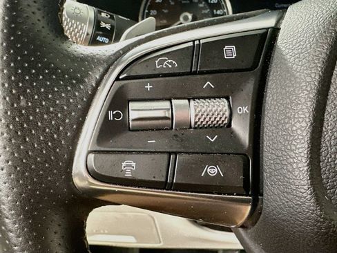 Used 2025 Genesis G70 2.5T RWD image 22