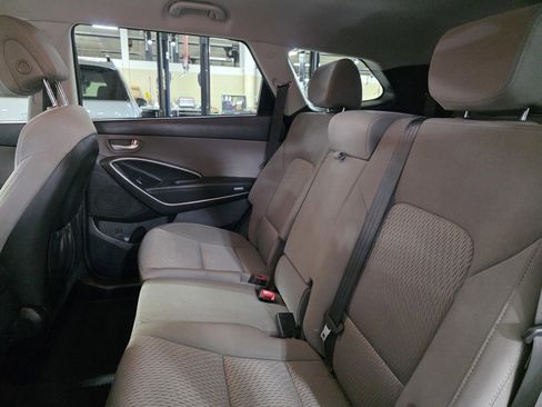 Used 2017 Hyundai Santa Fe SE image 14