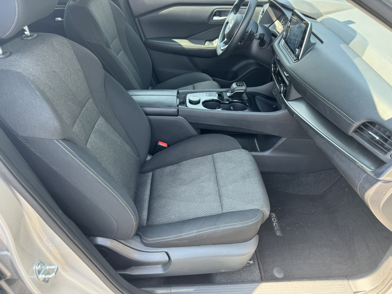Used 2024 Nissan Rogue SV AWD/4WD image 15