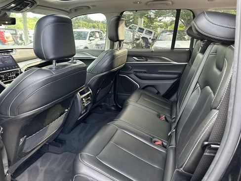 Used 2023 Jeep Grand Cherokee Limited w/ Luxury Tech Group II AWD/4WD image 15