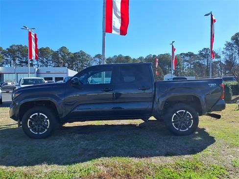 Used 2024 Toyota Tacoma TRD Sport image 3