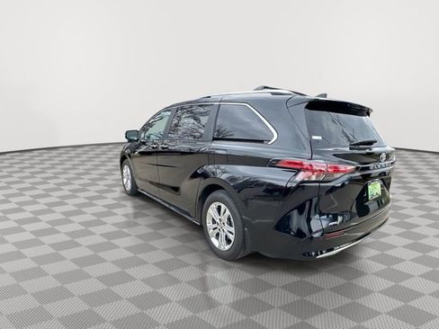 Used 2024 Toyota Sienna Platinum image 6