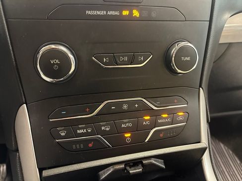 Used 2019 Ford Edge SEL w/ Equipment Group 201A FWD image 19