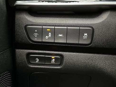 Used 2022 Kia Niro EX Premium image 25