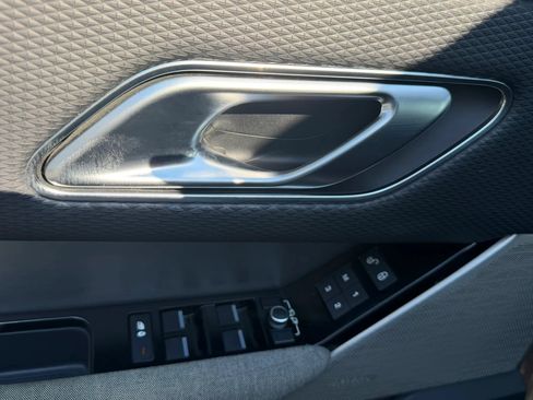 Used 2019 Land Rover Range Rover Velar R-Dynamic SE AWD/4WD image 14