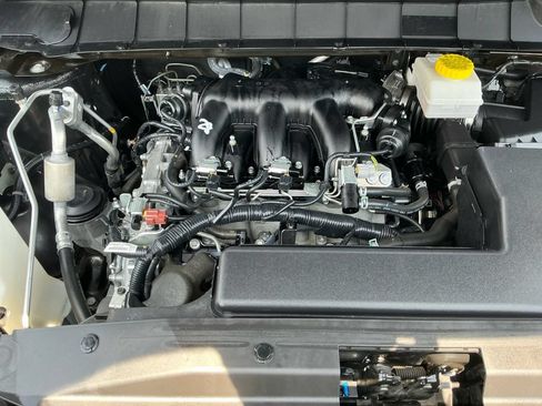 Used 2025 Nissan Pathfinder SL AWD/4WD image 9