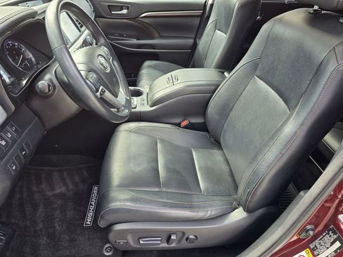Used 2014 Toyota Highlander Limited w/ Driver Technology Package AWD/4WD image 30
