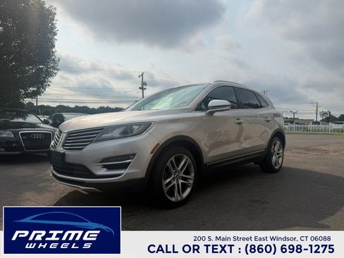 Used 2017 Lincoln MKC Reserve AWD/4WD image 3