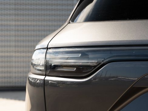 Used 2020 Porsche Cayenne AWD/4WD image 35