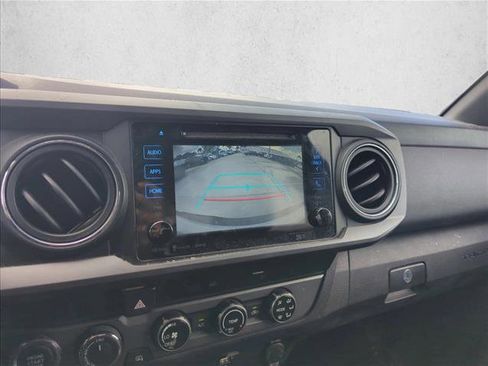Used 2017 Toyota Tacoma TRD Sport w/ Tow Package (A/T) image 9