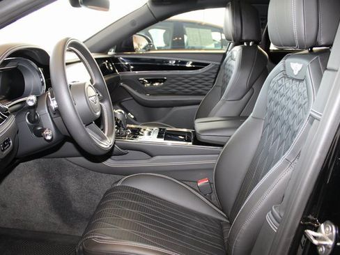 Used 2022 Bentley Flying Spur V8 image 10