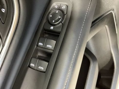 Used 2023 GMC Yukon SLE w/ Gmc Pro Safety Plus Package AWD/4WD image 19