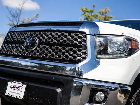 Used 2018 Toyota Tundra SR5 AWD/4WD image 11