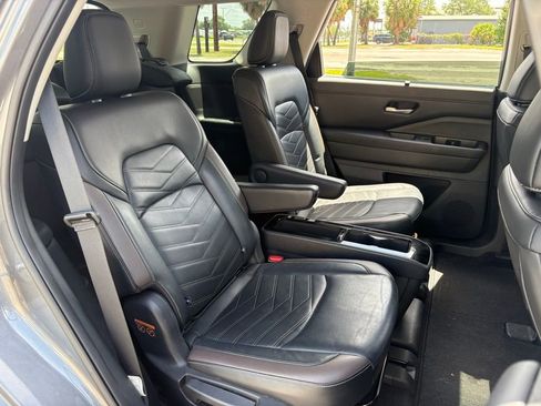 Used 2024 Nissan Pathfinder Platinum AWD/4WD image 15