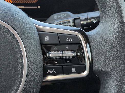Used 2025 Kia Sorento LX FWD image 23