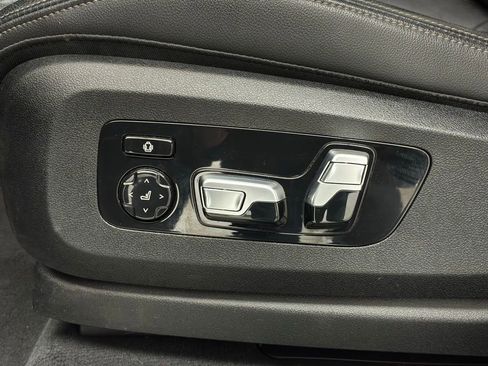 Used 2019 BMW X7 xDrive50i w/ Premium Package image 21