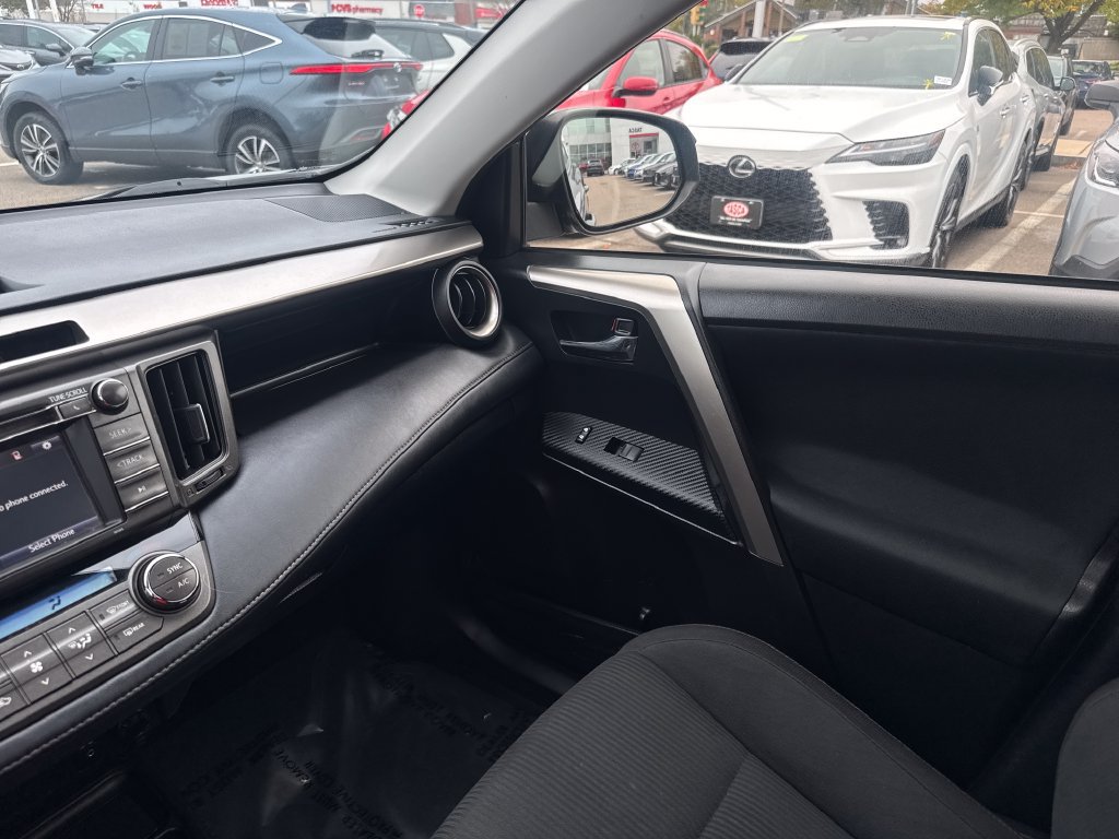 Used 2015 Toyota RAV4 XLE AWD/4WD image 28