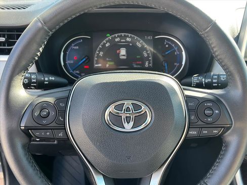 Used 2019 Toyota RAV4 Limited image 18