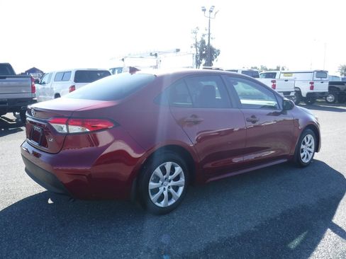 Used 2025 Toyota Corolla LE image 2