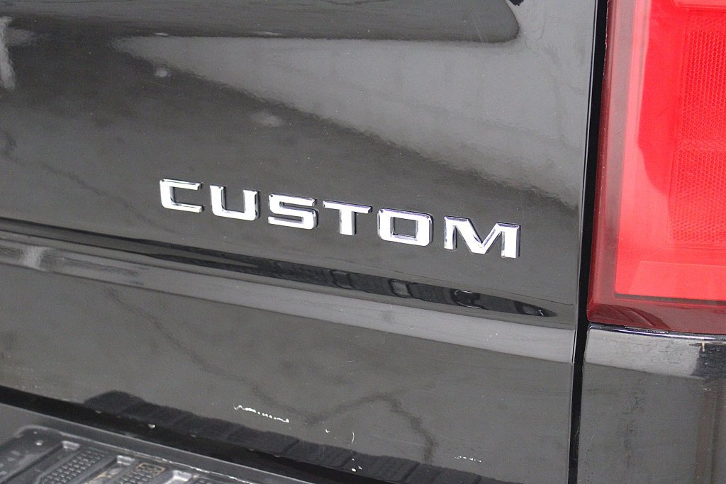 Used 2020 Chevrolet Silverado 1500 Custom w/ Custom Value Package AWD/4WD image 40
