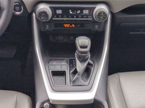 Certified 2022 Toyota RAV4 XLE w/ Convenience Package image 18