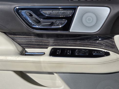 Used 2021 Lincoln Navigator Black Label w/ Special Edition Package AWD/4WD image 22