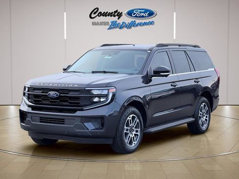 New 2026 Ford Expedition Active image 2