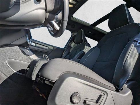 Certified 2023 Volvo XC40 Recharge Plus image 13
