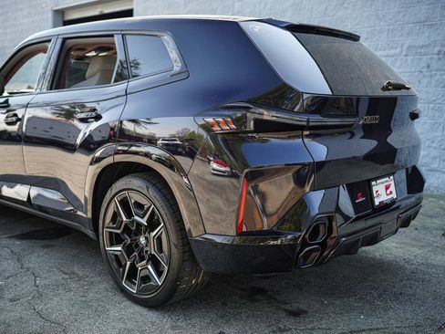 Used 2023 BMW XM image 12